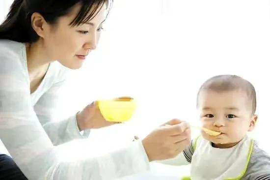 夏季幼儿卫生保健小常识，夏季幼儿保健小常识（宝宝的饮食需要注意哪些）