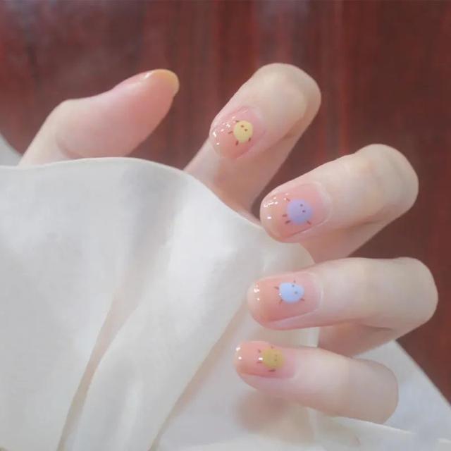 超级显白的基础款美甲，显白显嫩的美甲来一波儿~