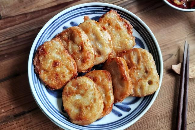 怎么炸藕盒又软又酥的做法，炸藕盒怎么做不软还酥脆（面糊调制是关键）