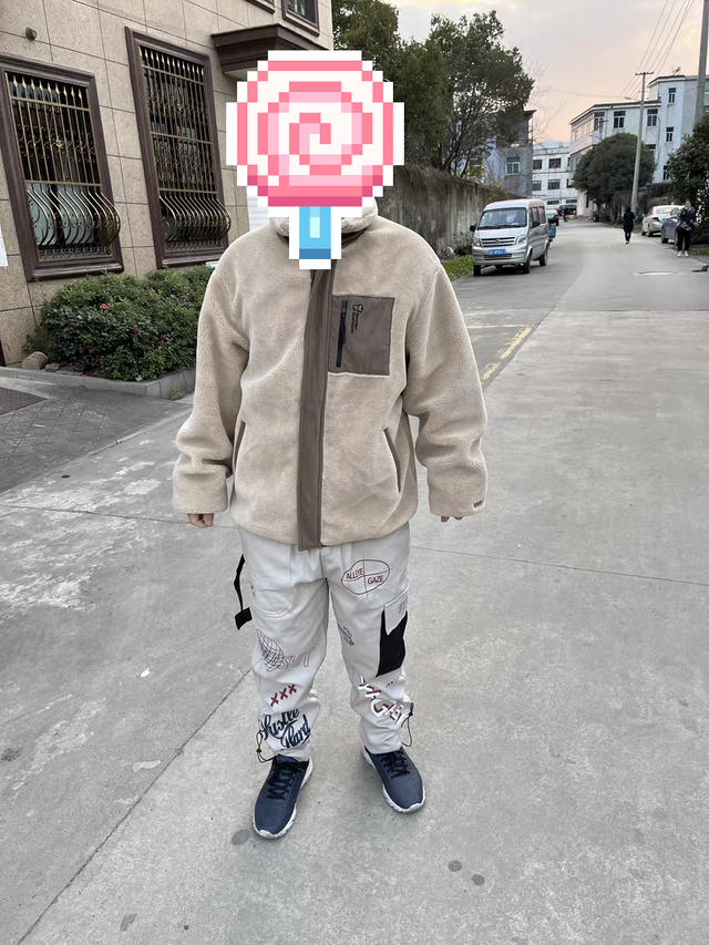 儿童豆豆鞋配什么裤子好看，穿豆豆鞋配什么裤子好看（为什么现在还有男人穿这种衣服出门）