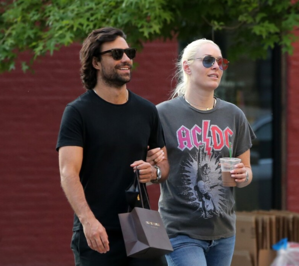 冰雪女王，冰雪女王主题曲（搞定身家超10亿的伍兹图片）