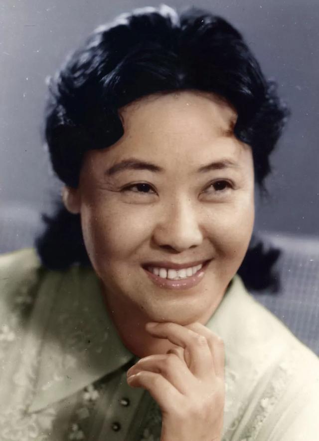 郭兰英和李谷一对比，6位失去老伴的女歌唱家