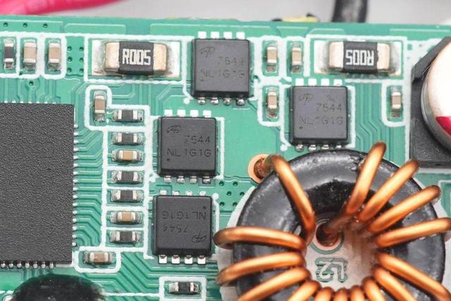 如何检测移动电源的容量，怎么测量移动电源电池容量（兼具小体积与10000mAh大容量）