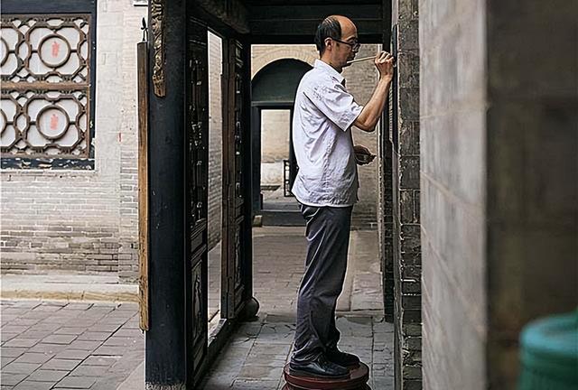 乔家大院在哪，乔家大院在哪里拍摄的（被摘牌后的乔家大院）