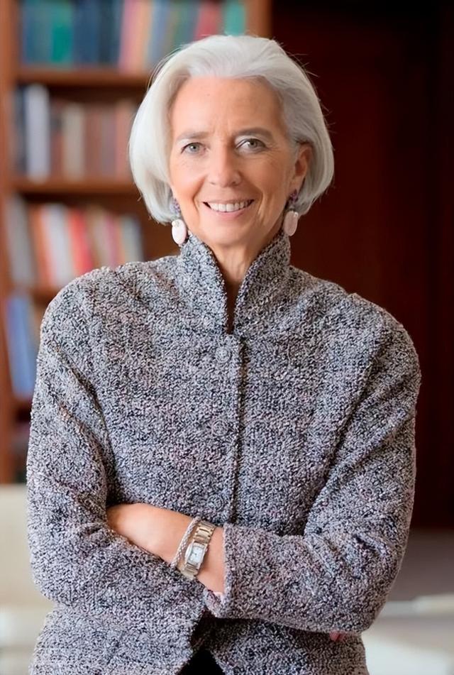 女人强势表现在哪些方面，女人强势表现在哪方面（大女人风有多迷人）