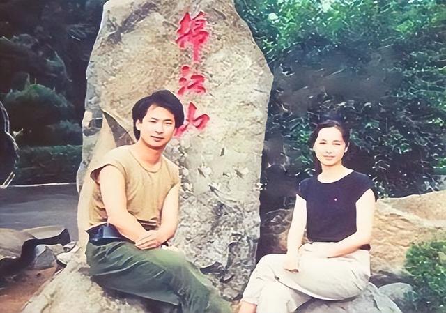 顾长卫张静初关系，曝蒋雯丽包养2名男大学生