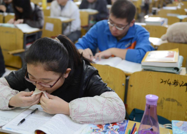 延毕要不要多交一年学费，延毕要交下一年学费了吗（2022年研究生“学年制”大换血）