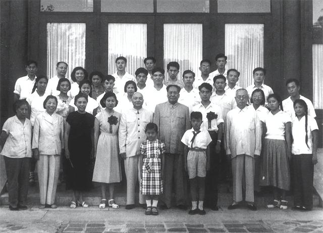 李敏个人资料及简历，李敏简历（提醒道：我有个哥哥还活着）