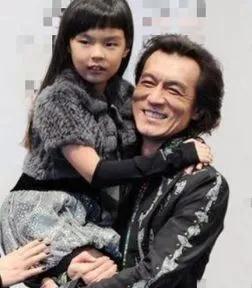 国内身价最高的主持人，身价5亿的节目主持人李咏病逝4年后