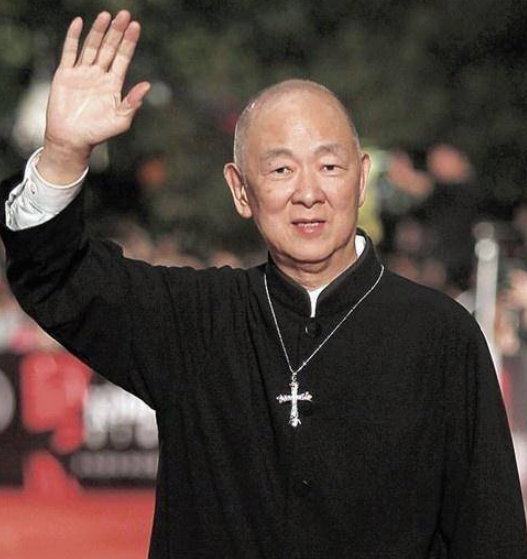 邓光荣为沈殿霞出头被人枪指头，2001年邓光荣晨跑被砍