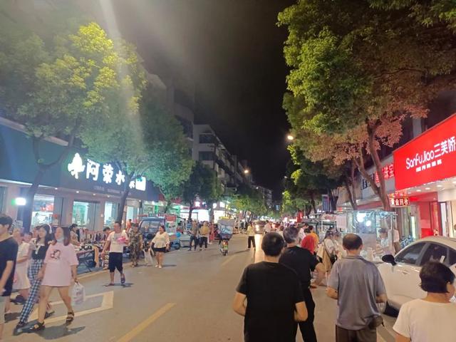 浙江金华有哪些地方有夜市，金华市区夜市有几个（金华金义新区孝顺镇朝晖路上的夜市）