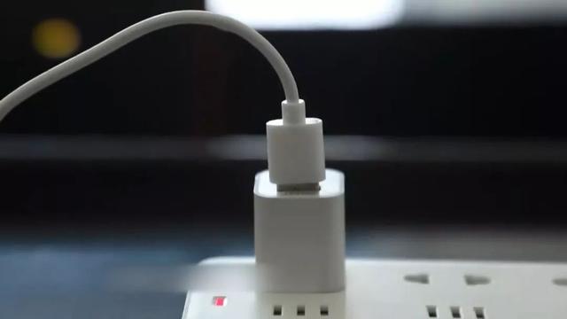 手机充电发烫什么原因怎么处理，手机充电发热发烫是什么原因（网友：需要了解）