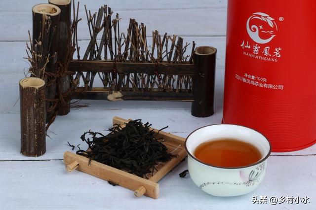 红茶和绿茶的区别，怎么区分红茶和绿茶的区别（绿茶和红茶到底有啥区别）
