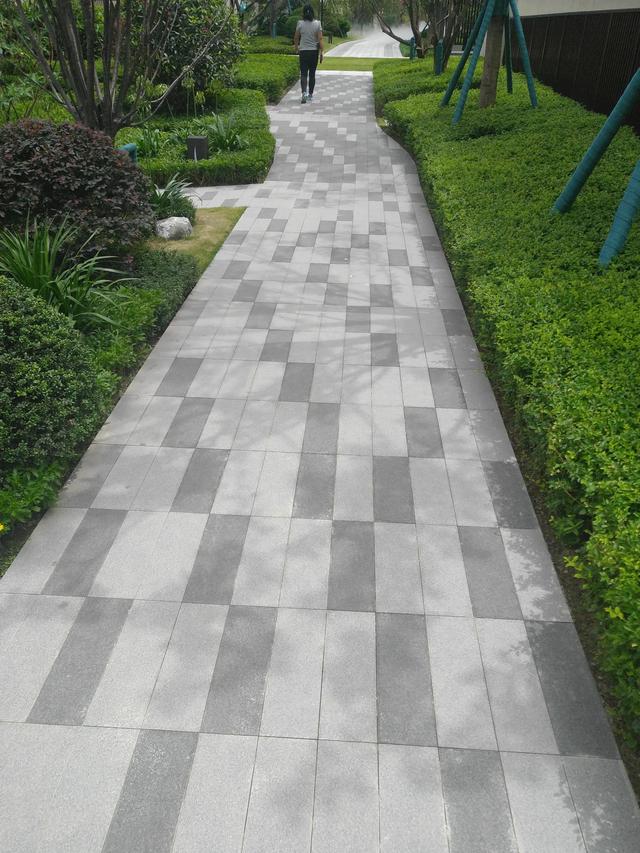 地面变形缝的做法,地面变形缝图片(景观设计中地面铺装拼缝的处理)