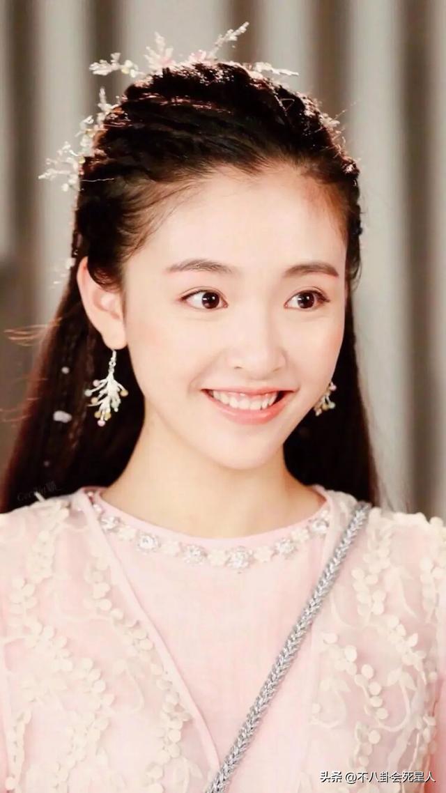 眼睛亮的人有灵气，眼睛有灵性的女人（却“败”在眼皮的明星）