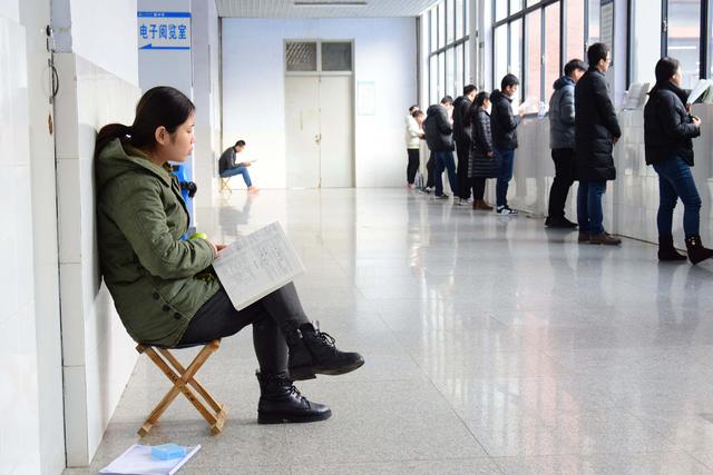 考研需要做哪些准备，考研需要准备哪些东西（要不要先找份工作）