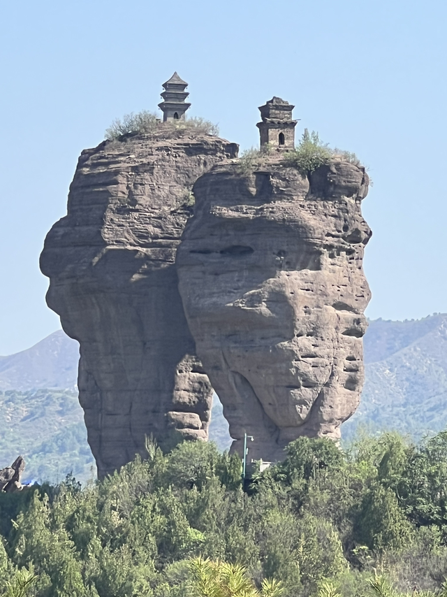 走近承德双塔山 作者/李友珍