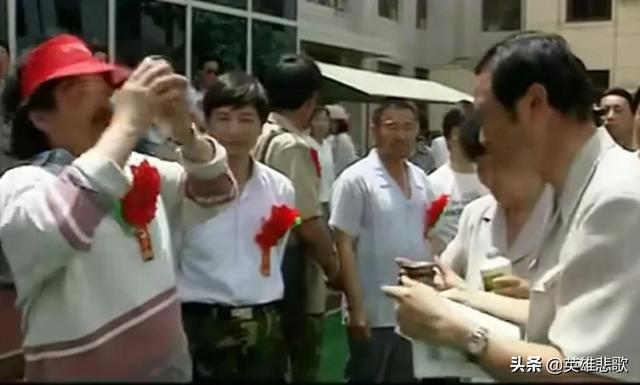 余纯顺重走彭加木之路，余纯顺（徒步探险家余纯顺遇难罗布泊后）