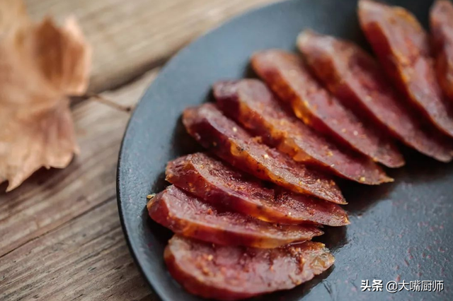 香肠太硬怎么变软，如何把干香肠回软（不能直接冷冻保存）