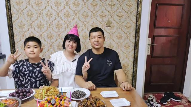 激励员工的生日祝福短信三篇，送给员工生日祝福语 简短独特（关心员工真细实）