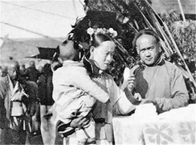 歌手格格老公是谁，那英个人资料简介及家世（大清灭亡后，格格们都嫁给了谁）