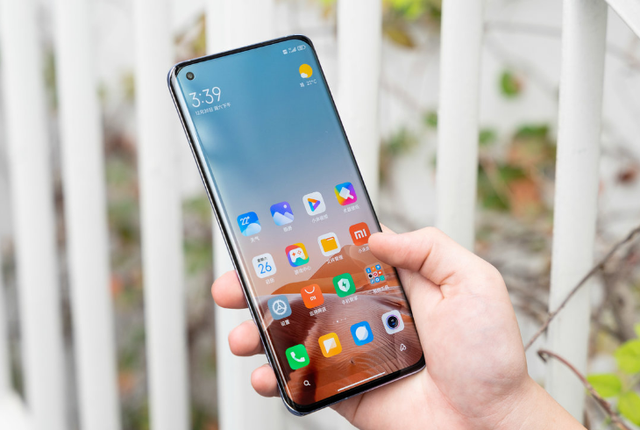 网购手机安全吗，网购手机哪个网站好（小米11是真的“香”）