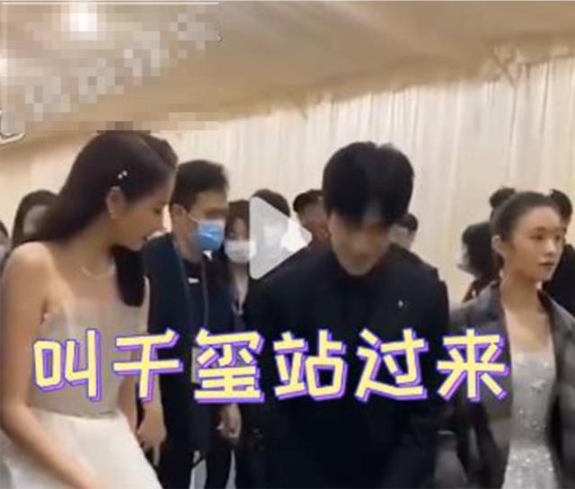 关晓彤演的电视剧大全，关晓彤演过的电视剧（“背景成谜”关晓彤）