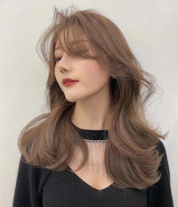 今年什么颜色头发好看,2022年最流行的染发色