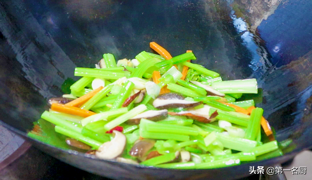 玉米不能和什么一起吃，哪些食物不能和玉米一起吃（建议多吃“4种补水菜”）