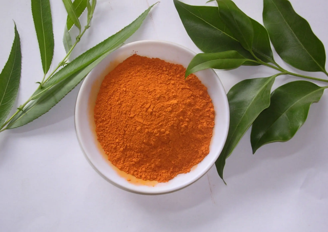 雄黄驱蛇是真的吗，驱蛇用雄黄还是硫磺（江西老人在被窝里摸到蛇）