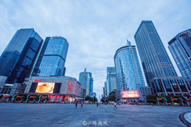 成都市区必去的景点，这三个地方各有特色，一天时间就可以逛完