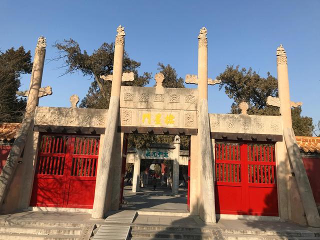 弥高是什么意思，钻之弥坚仰之弥高是什么意思（重游孔庙之—：孔庙的石坊庙门）