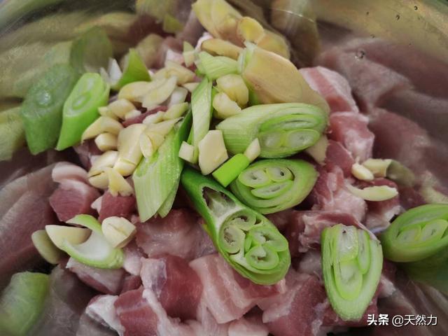 牙签肉的做法，外酥内嫩、酥香可口的牙签肉（牙签牛肉串的做法步骤）