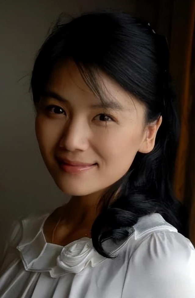 曹曦文演过的电视剧，曹曦文在什么电视剧中饰演燕（离婚后成单亲妈妈独自抚养女儿）