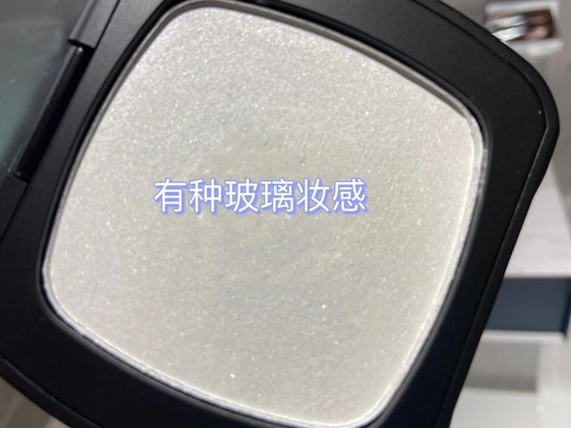 蜜粉和粉饼的区别，粉饼和散粉（两者的4个区别你都知道吗）