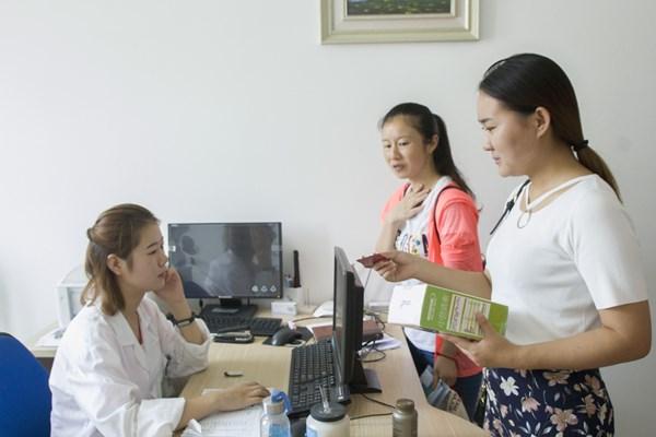 腰间盘突出怎么治疗最好的方法，腰间盘突出怎么治疗才是最好的方法（3种运动可以在家做）