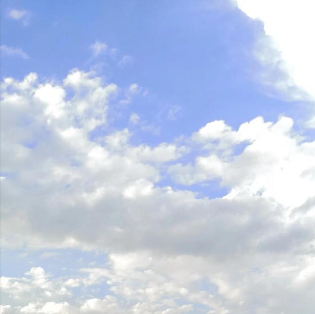 天空很美的短句，描写天空很干净很唯美的短句（适合发朋友圈的天空文案）