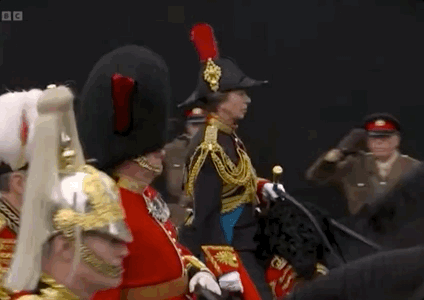 英国现任国王是谁，英国新任国王查尔斯简介（“70年太子”终于加冕成英国国王）