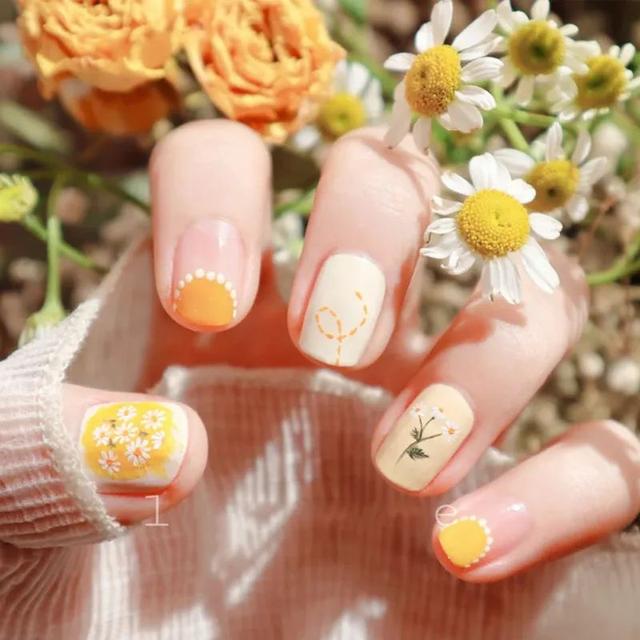 超级显白的基础款美甲，显白显嫩的美甲来一波儿~