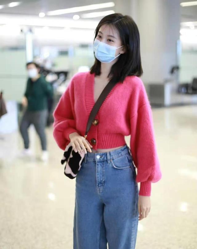 皮衣搭配什么裤子，皮衣有哪些搭配技巧（“乔欣”不愧是时尚达人）