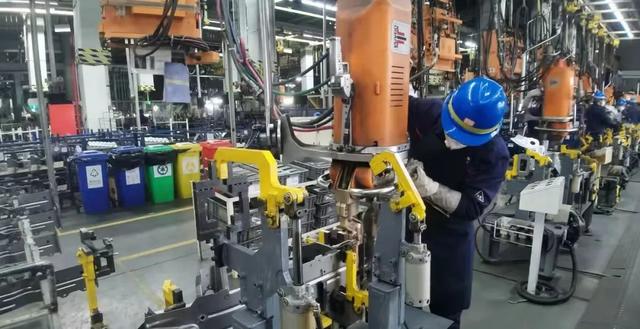 重庆电信职业学院，重庆电信职业学院招生专业、收费标注（走近汽车与智能制造工程学院丨电讯院系巡礼）