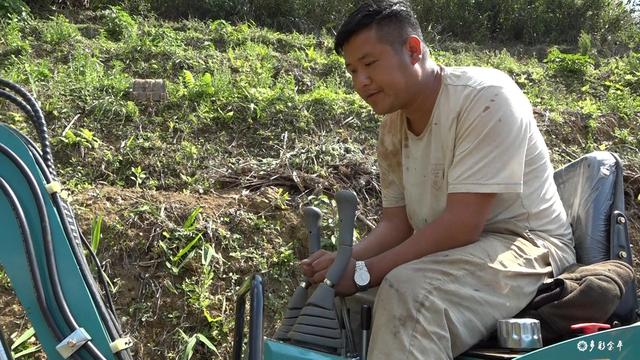 黑心姜的功效与作用，白姜的功效与作用图片（金平：春耕正当时 种姜来致富）
