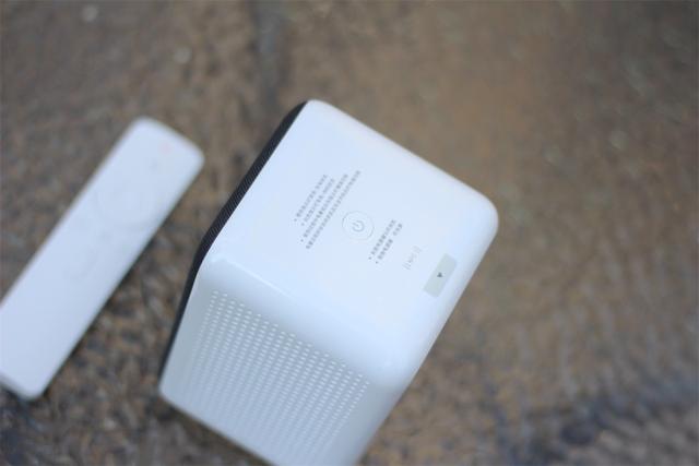 小米投影仪mini，装进背包里的移动影院