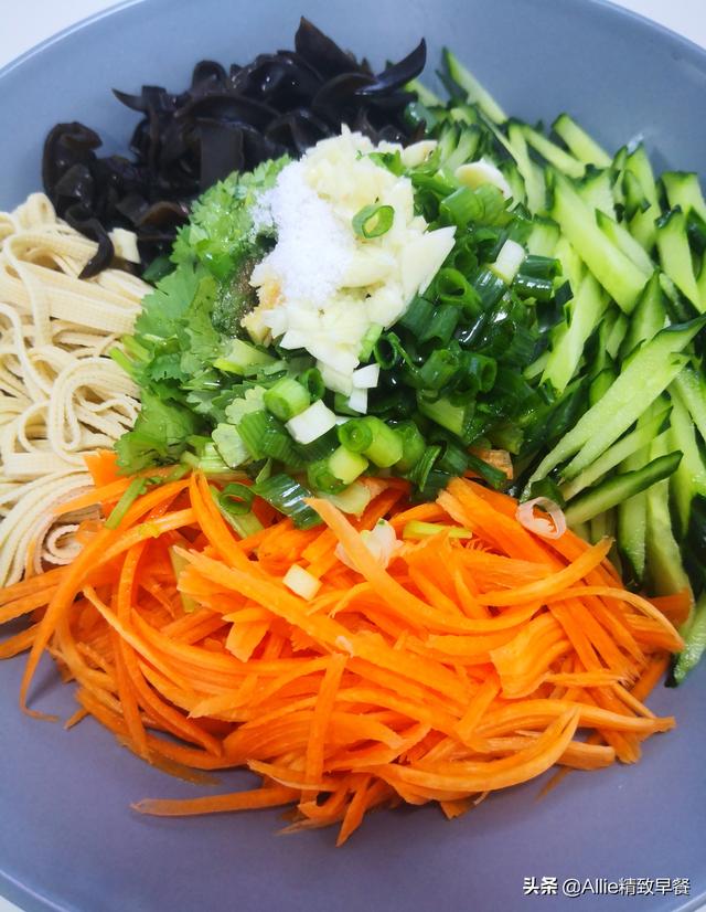 煮小龙虾的方法和教程，如何煮小龙虾好吃又简单（从挑到煮超详细分享）