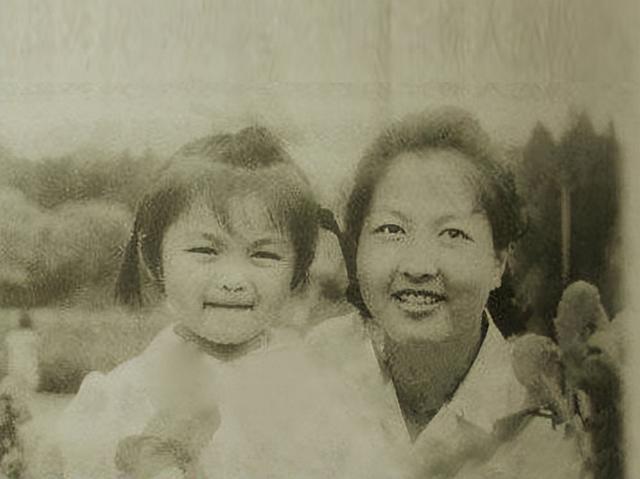 李湘与李厚霖离婚16年：她再婚后又离婚，他为何至今单身？