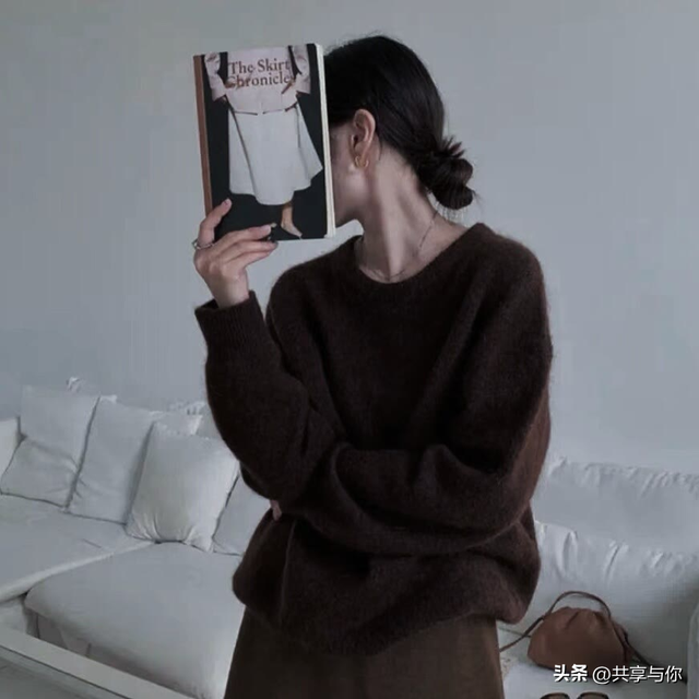 酷酷的图片女高冷，酷酷帅气的女生头像 一点点高冷呐微信（黑色系背影高冷霸气冷淡女生头像）