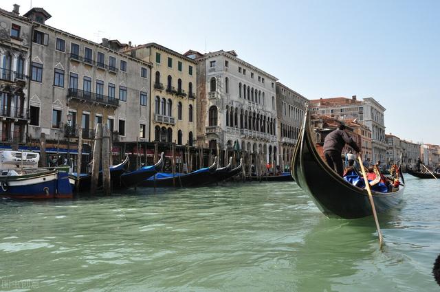 刻舟求剑的故事，画蛇添足的故事（睡前故事：刻舟求剑）