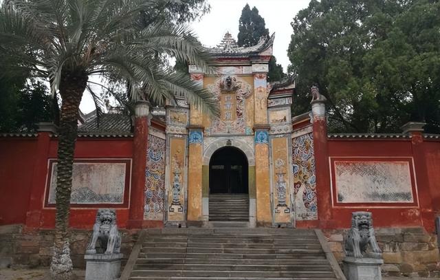 朝辞白帝彩云间的白帝城位于哪里，朝辞白帝彩云间的白帝城在哪里（是刘备托孤的白帝城吗）