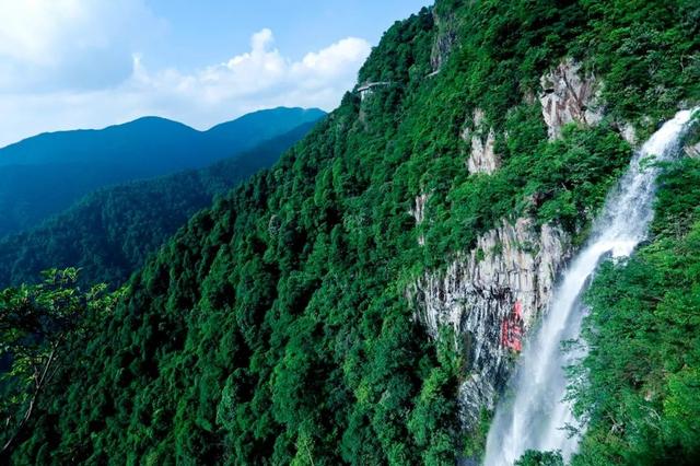 安远三百山，安远三百山温泉度假村（被誉为“武功山第二”）