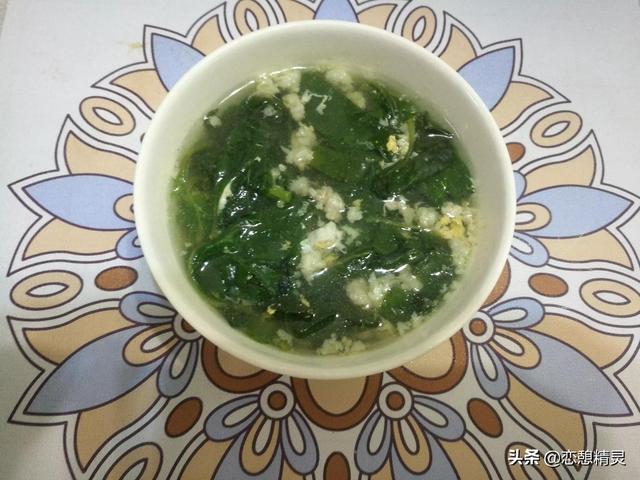 枸杞菜怎么做好吃，怎样做家常版白菜炒枸杞子（文末如何快速摘枸杞菜）